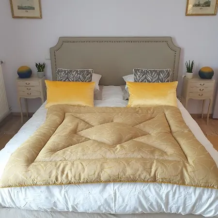 Room In Apartment - The Mindful Place Master Bedroom * Juvancourt